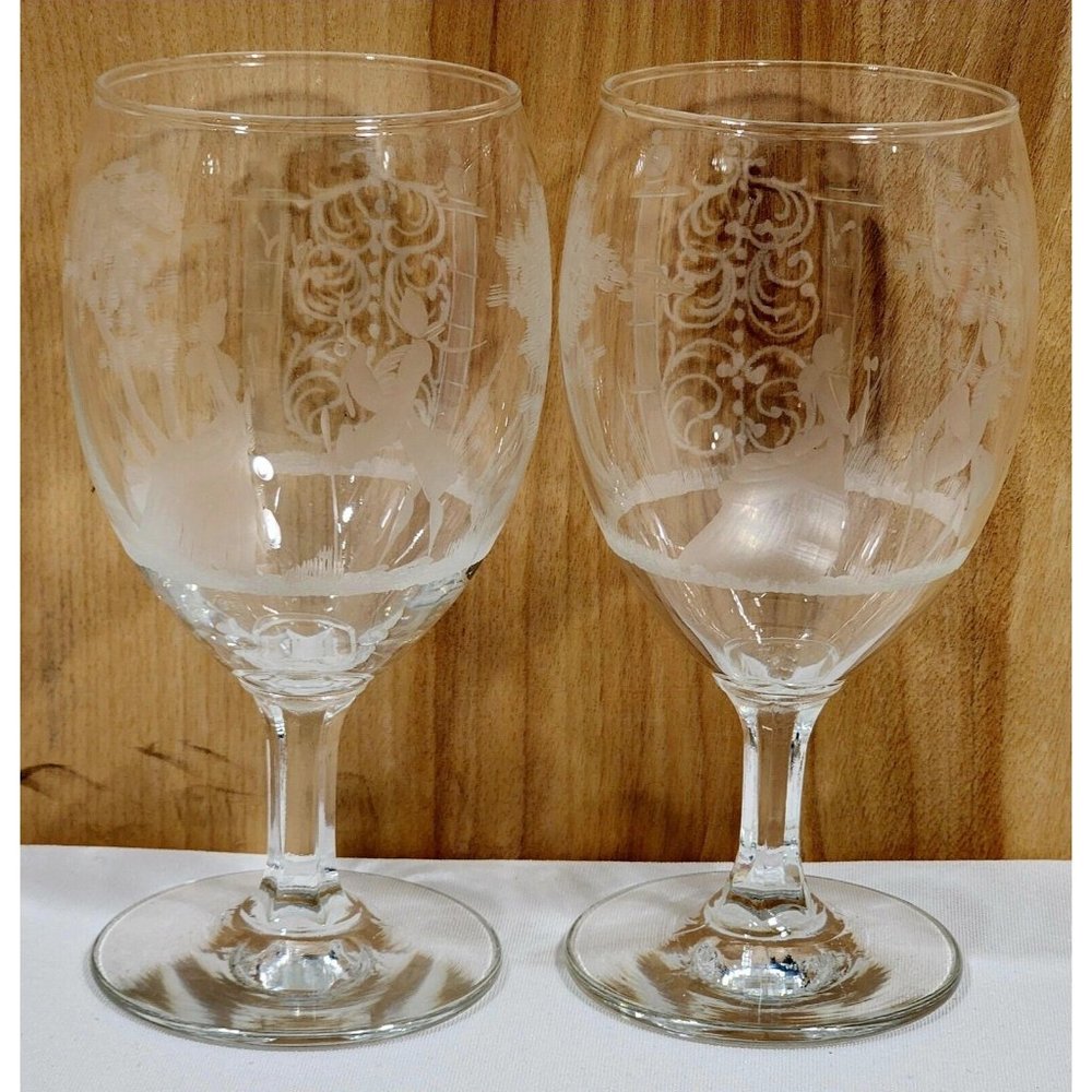 Finely Etched Glass French Provincial Courting Couple Wine Glasses 6" set of 2